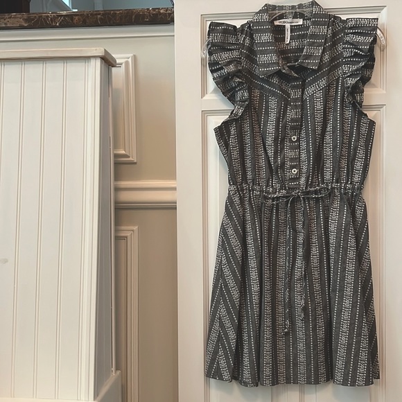 BCBGeneration gray and white stripe pattern with built in adjustable waist belt - Picture 1 of 4